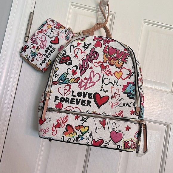 Graffiti backpack bag and wristlet NWT - Picture 1 of 12